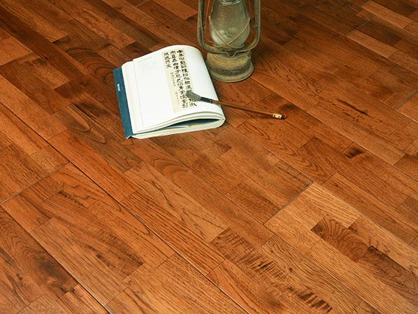 山核桃拼板深色仿古實(shí)木地板