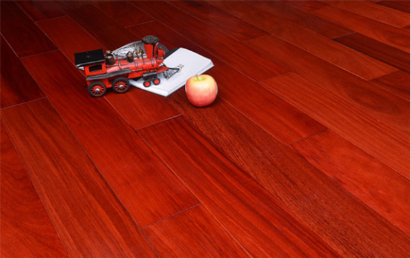 實(shí)木地板為什么會(huì)產(chǎn)生響聲？