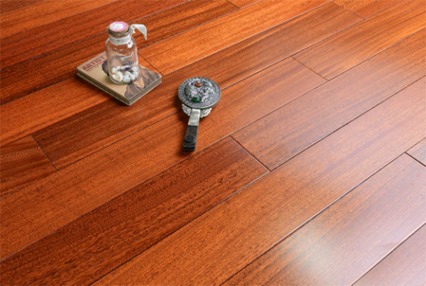 實(shí)木地板為什么會(huì)產(chǎn)生響聲？